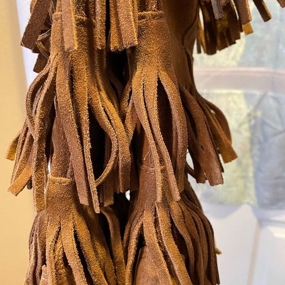 Minnetonka size 7 Three Tiered Fringe Boots - Picture 13 of 16